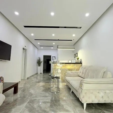 Modern By-delmar Hotel