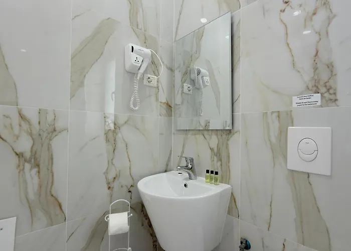 Hotel Modern By-delmar Golem (Tirana)