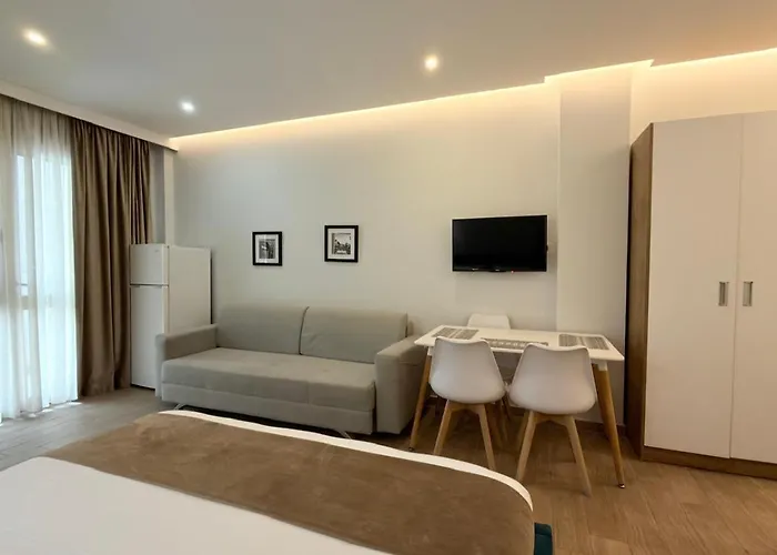 Modern By-delmar Hotel